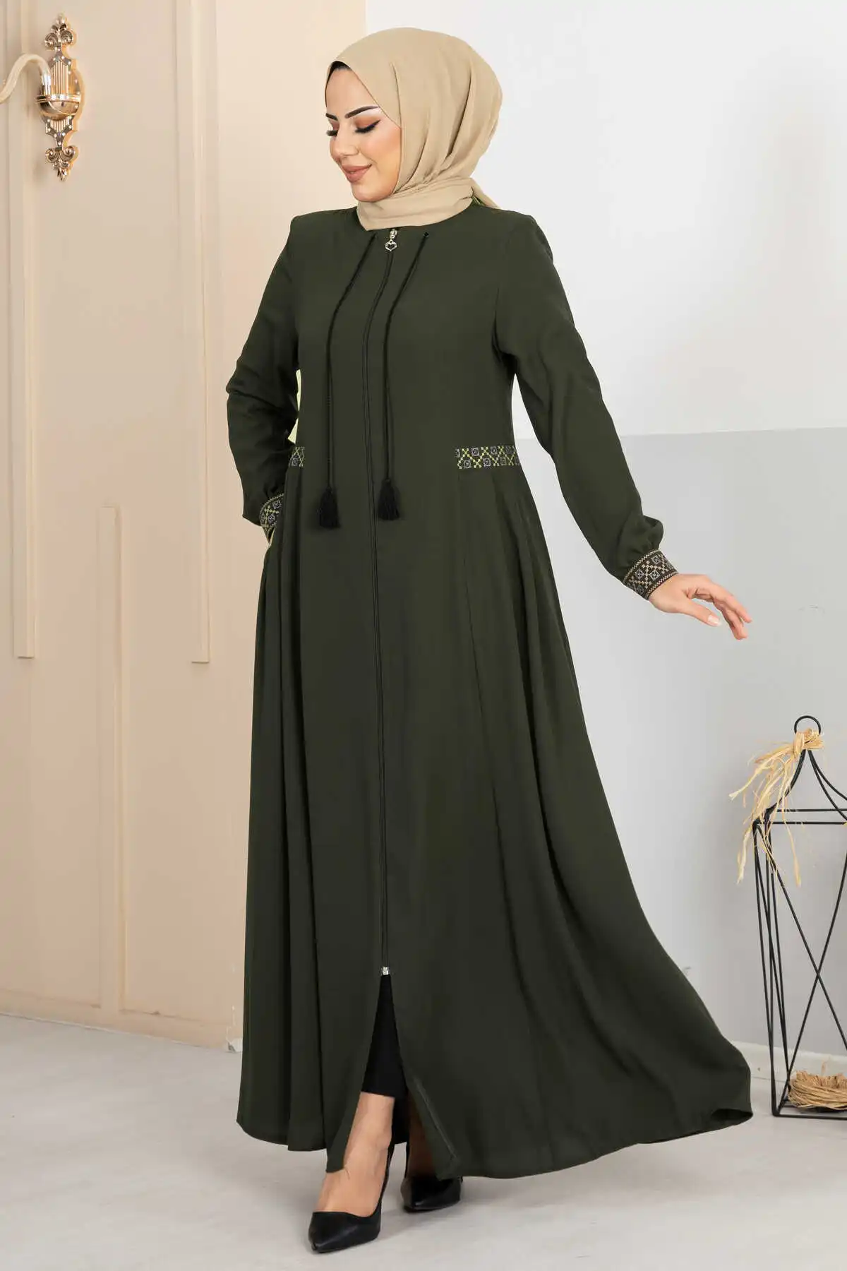 Women Long Sleeve Abaya Muslim female dress Side Pleated Embroidered Hijab Maxi Kaftan Female Dress Zippered Abaya Turkey Dubai