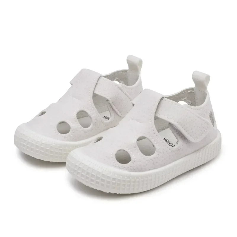 Sandales pour bébés garçons 2024 Printemps-Été, chaussures de plage pour tout-petits et enfants, demi-sandales ajourées respirantes pour filles, souples