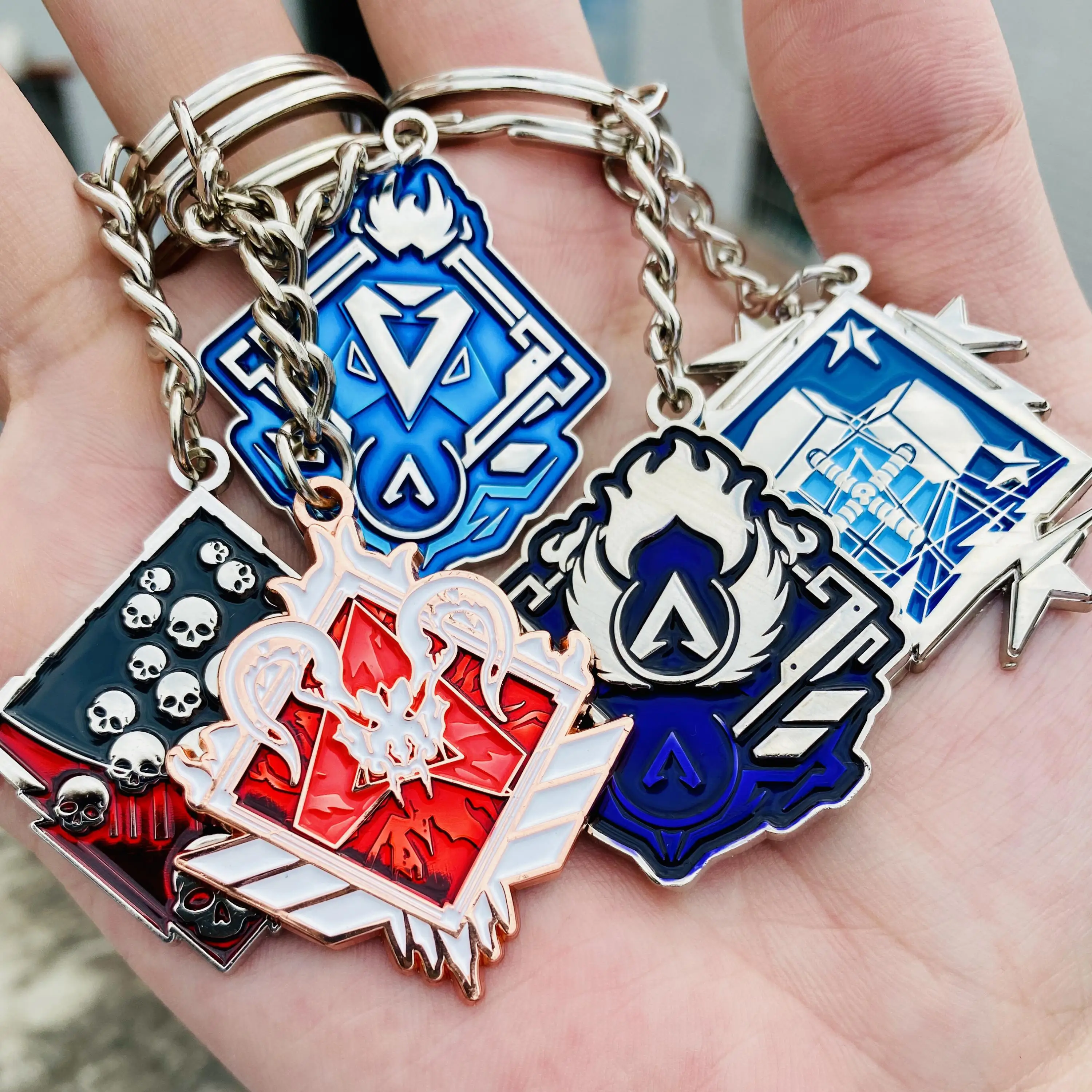Apex Legends Metal Keychain Sea of Skulls Double Hammer