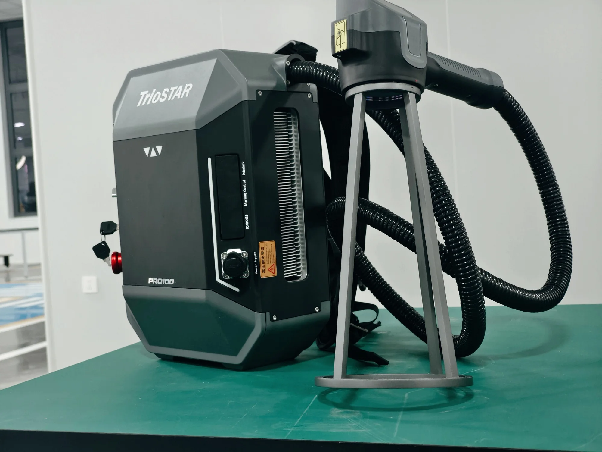 100w Pulse Laser Cleaning Machine 200w 50w Backpack Laser Rust Remover Paint Graffiti Pulse Laser Cleaner Machine