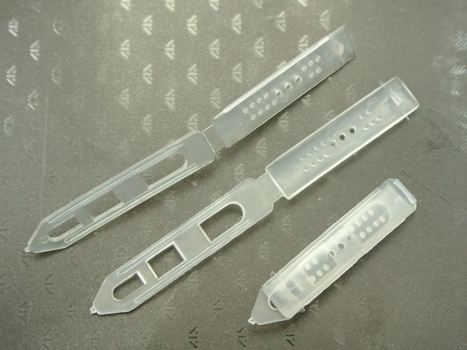 50 białych plastikowych mini spinek do włosów z kokardką do majsterkowania 45 mm — zdjęcie 2