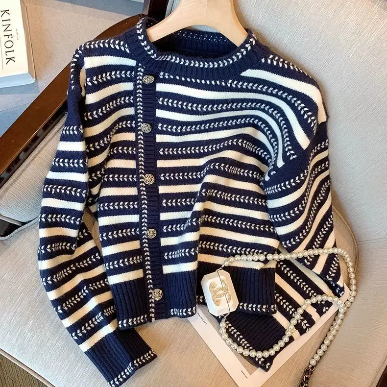 Te125: La Scelta Perfetta per un Cardigan Elegante e Comodo