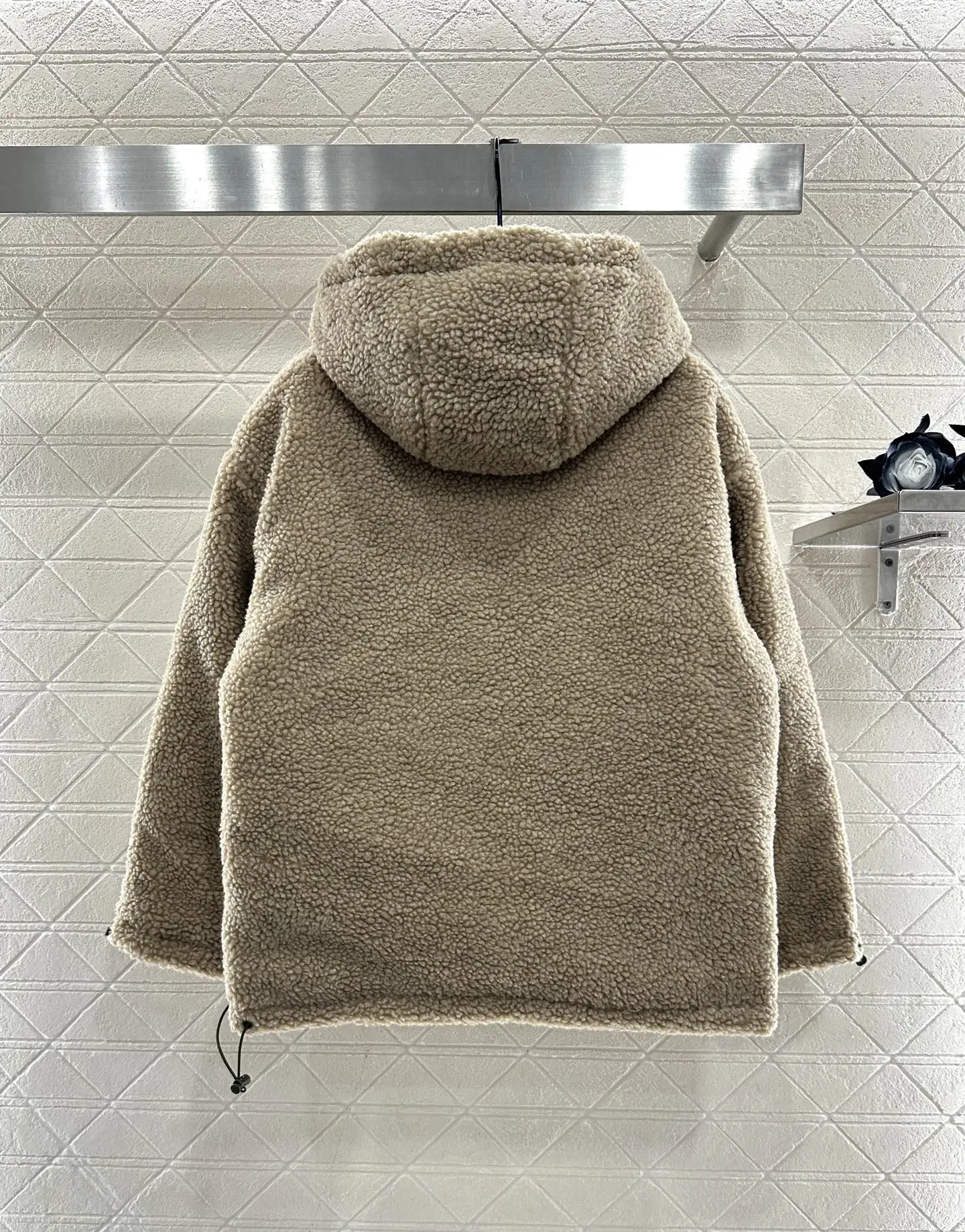 

2025 Autumn And Winter New Kpop Women Clothes Hooded Teddy Lamb Down Lined Waterproof Nylon Treated Jacket