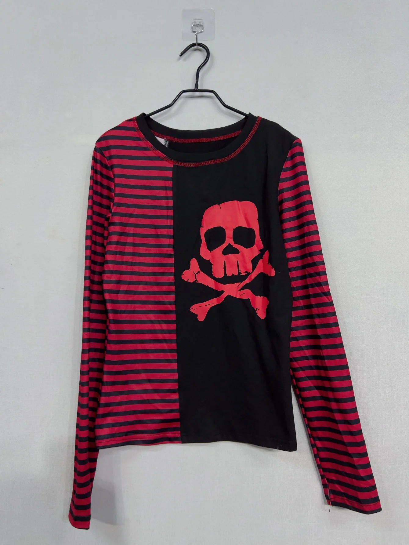 Y2k Goth Grunge Emo T-Shirt mit Totenkopf- und Streifenmuster, Damen, Gyaru-Mode, Subkultur, langärmelig, Acubi, Oberteil, 2000er-Jahre, alternativ, Kleidung. – Detail 7