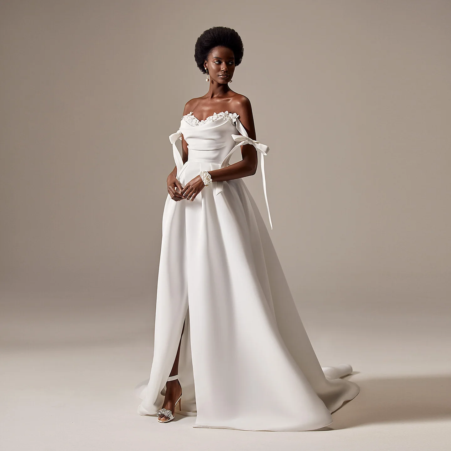 

Sharon Said Romantic Sweetheart White Tulle Wedding Dress 2025 Elegant Simple 3D Flowers Side Slit Bride Gowns SW444 Customized