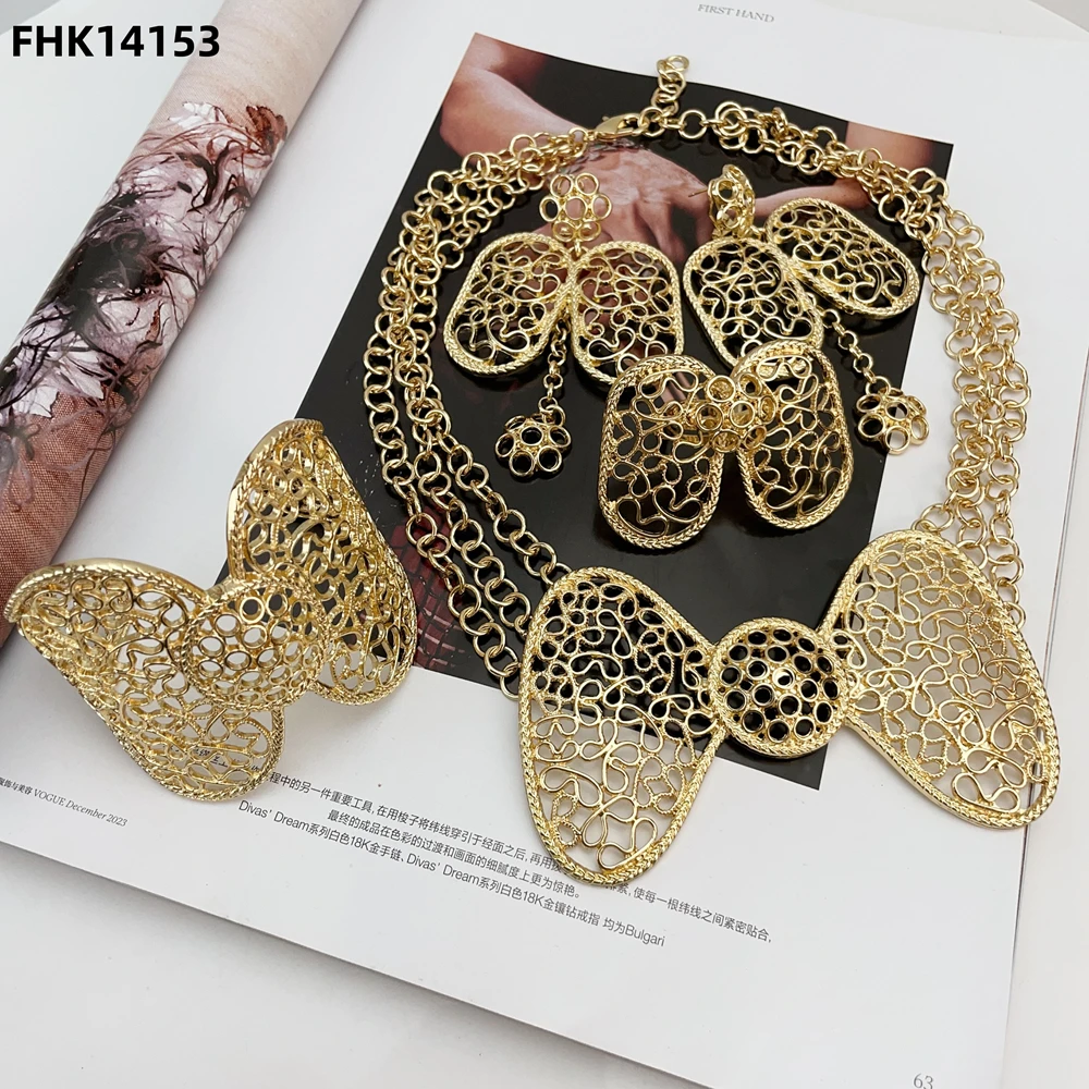 

Dubai Jewelry Sets for Women With Necklace Bracelet Earrings 4PCS Gold Color Bridal Wedding Jewelry Set FHK14153