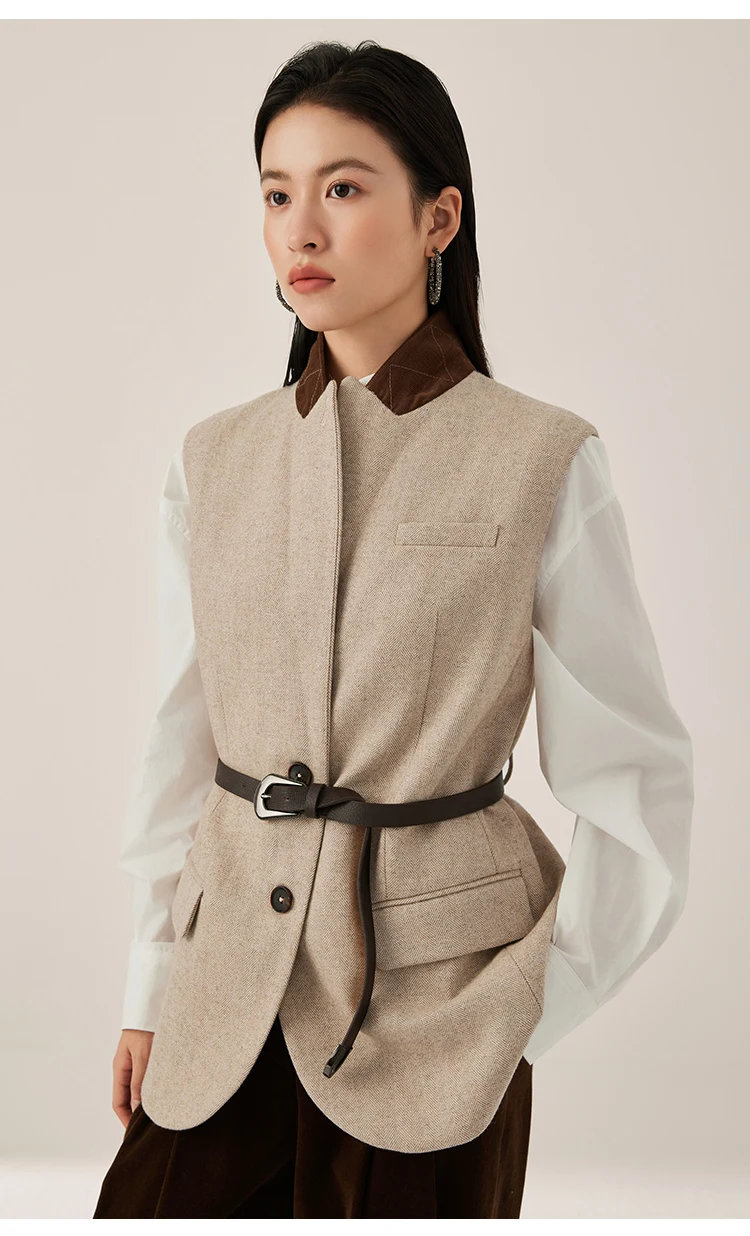 KX7523378 Luxuriöse Damenweste aus Wollmischung mit Taschen, elegante, minimalistische, ärmellose Jacke – Detail 4