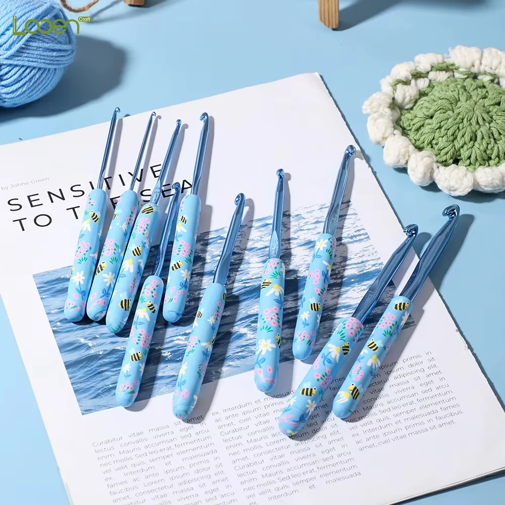 1Pcs/2.0-10.0mm Little Bee Print Crochet Hooks Crochet Needles for Beginners and Knitting Crocheting Yarn DIY Crafts Supplies