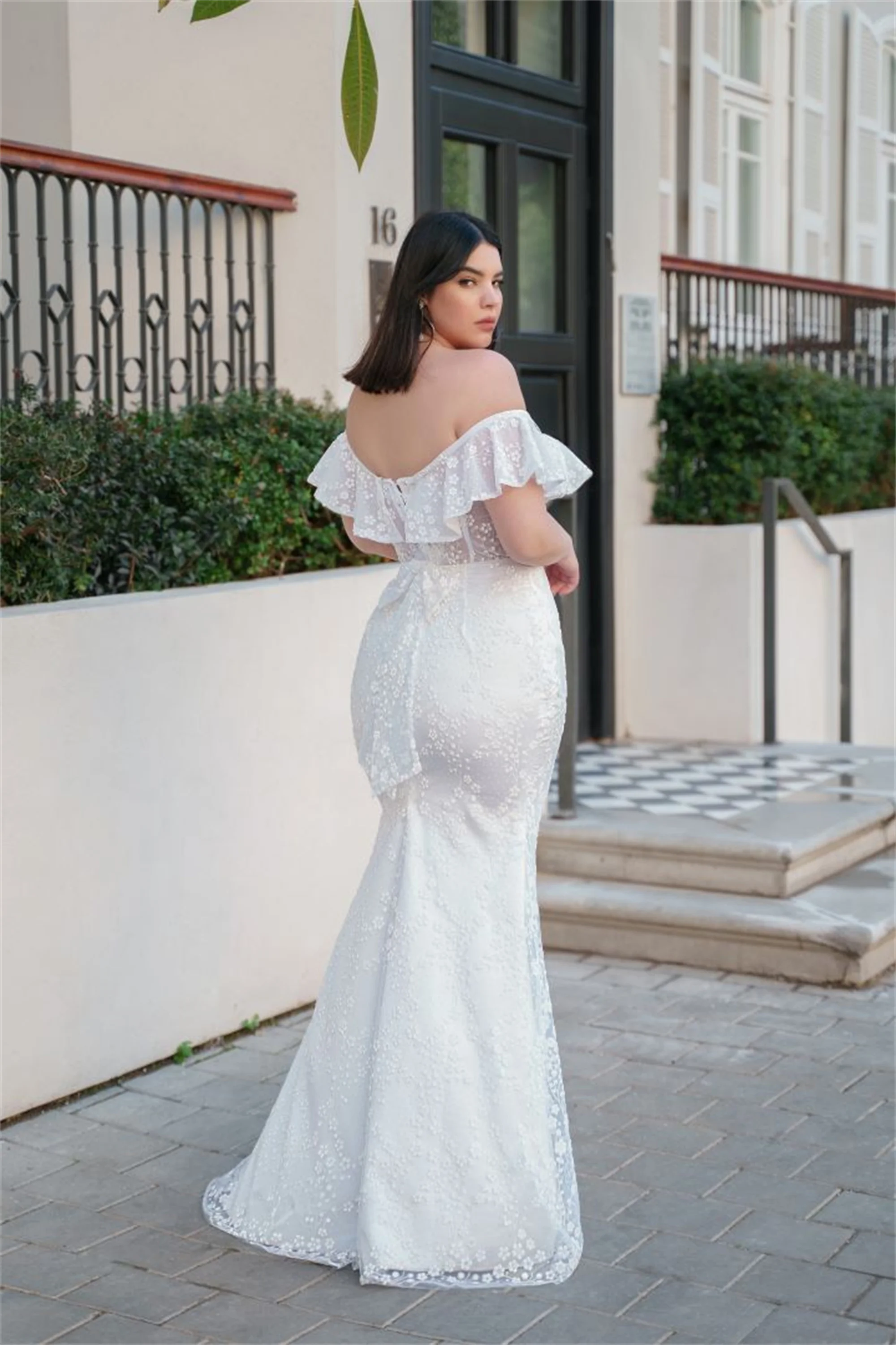 Zurück Schleife Große Größe Brautkleider Tiefer V-Ausschnitt Weiß Elegantes Brautkleid Applikationen Meerjungfrau Maßgeschneiderte Brautkleider EVON BRIDAL