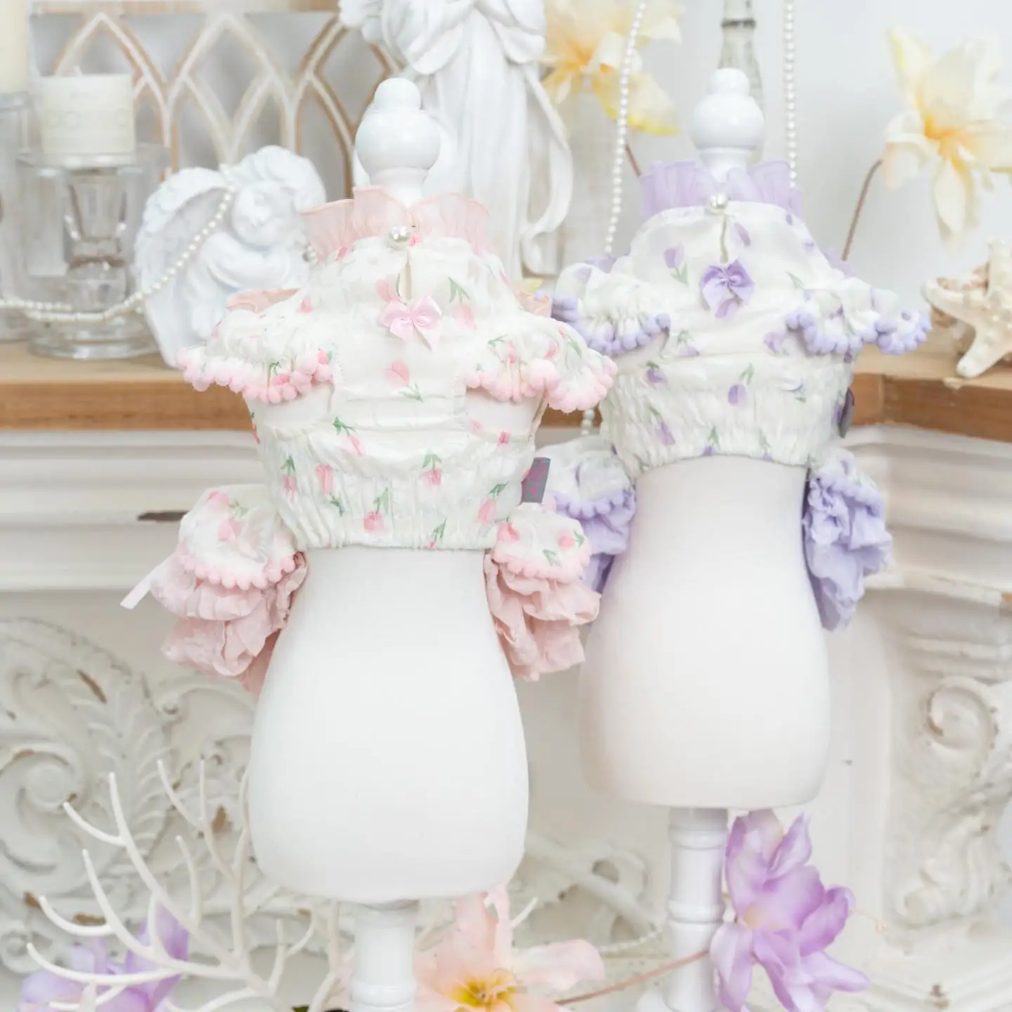 تنورة من التول على شكل كلب مزين بالزهور - ملابس للحيوانات الأليفة مكشكشة مع زخرفة لؤلؤية للكلاب والقطط الصغيرة