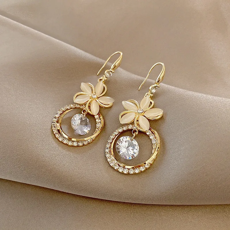 Vergoldete Kristallblatt-Quasten-Tropfenohrringe für Frauen, glänzende Zirkon-Blume, baumelnde Ohrringe, Hochzeit, Schmuck, Geschenk, Y2k – Detail 25