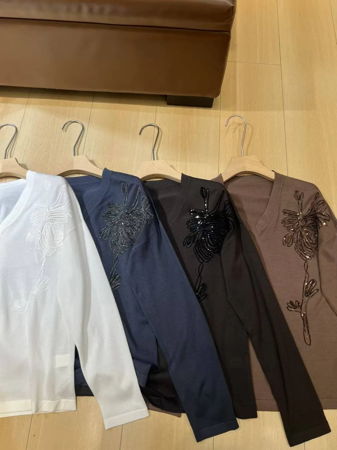 المرأة عارضة القطن ليوسيل الخامس العنق كم طويل