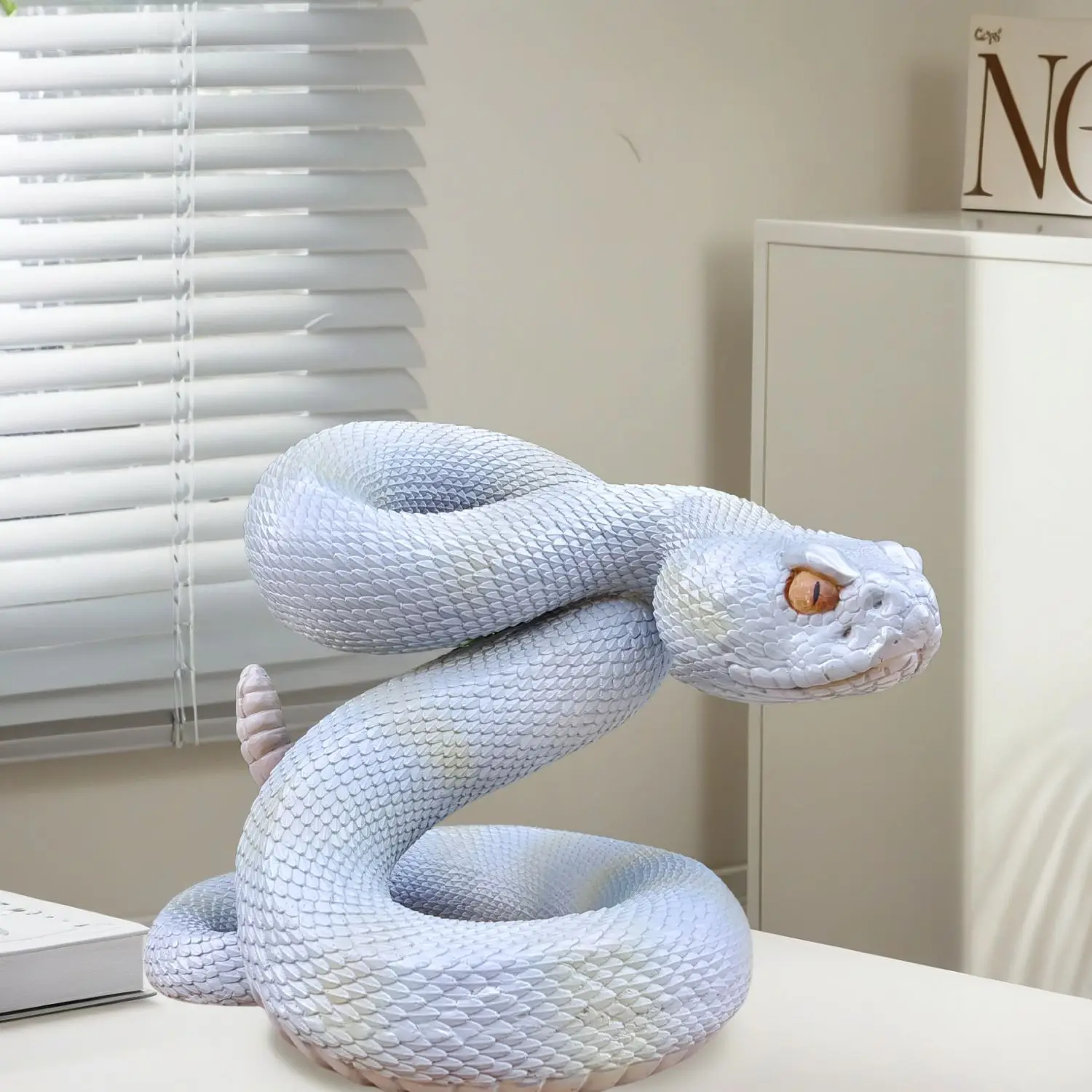 Bronze Snake Statue White Bronze Rattlesnake Sculpture Lost-Wax Casting Animal Handcraft Indoor Garden Decor Collector’s Gift