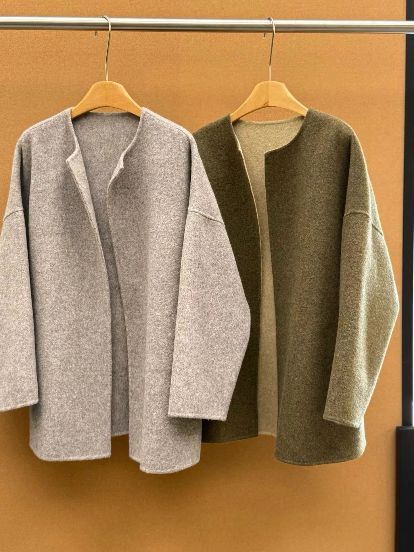 

Стильное минимальное женское осеннее свободное шерстяное пальто с круглым вырезом