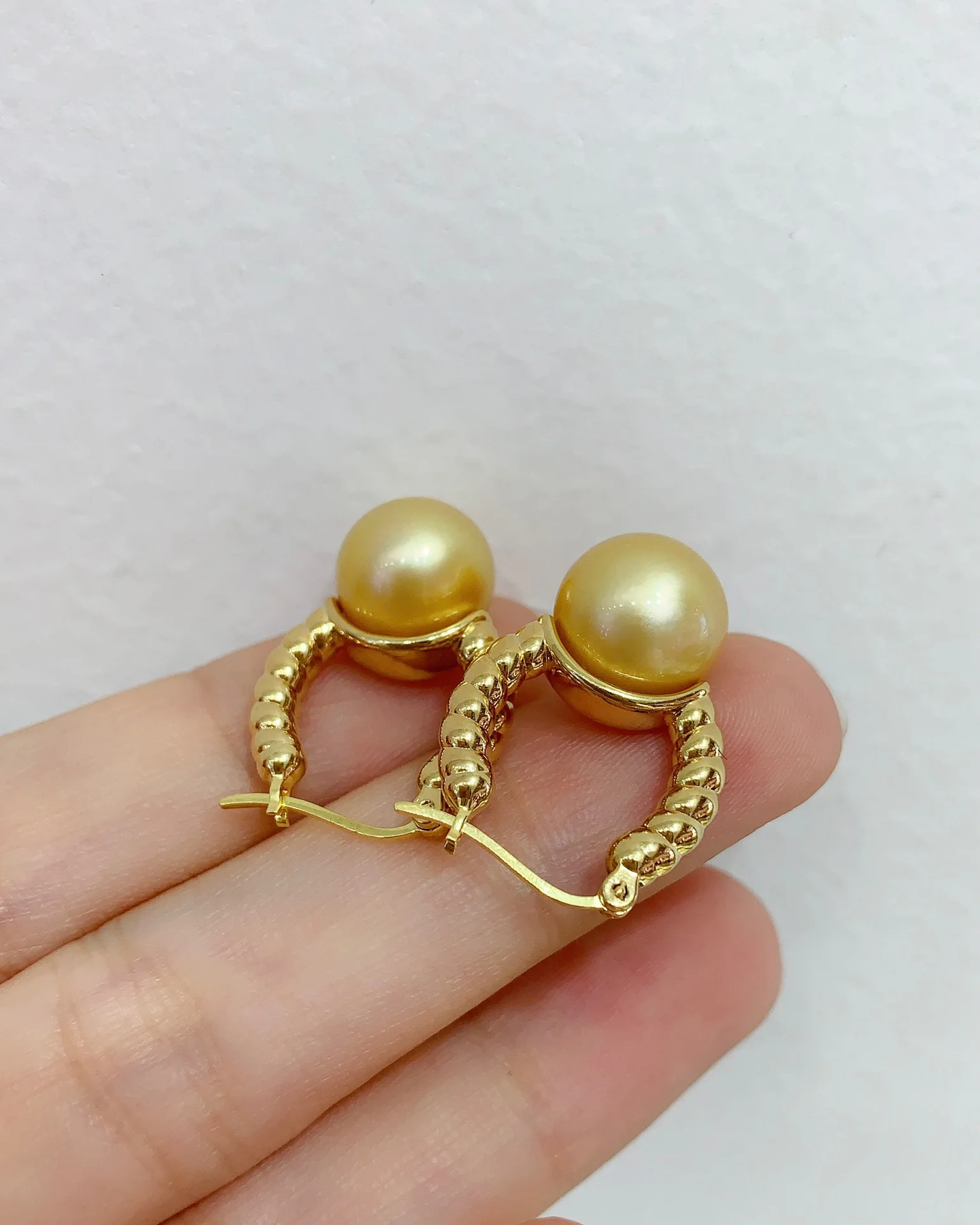 MADALENA SARARA 18k Gold Women Circle Earrings Twist Style With Southsea Gold Pearl