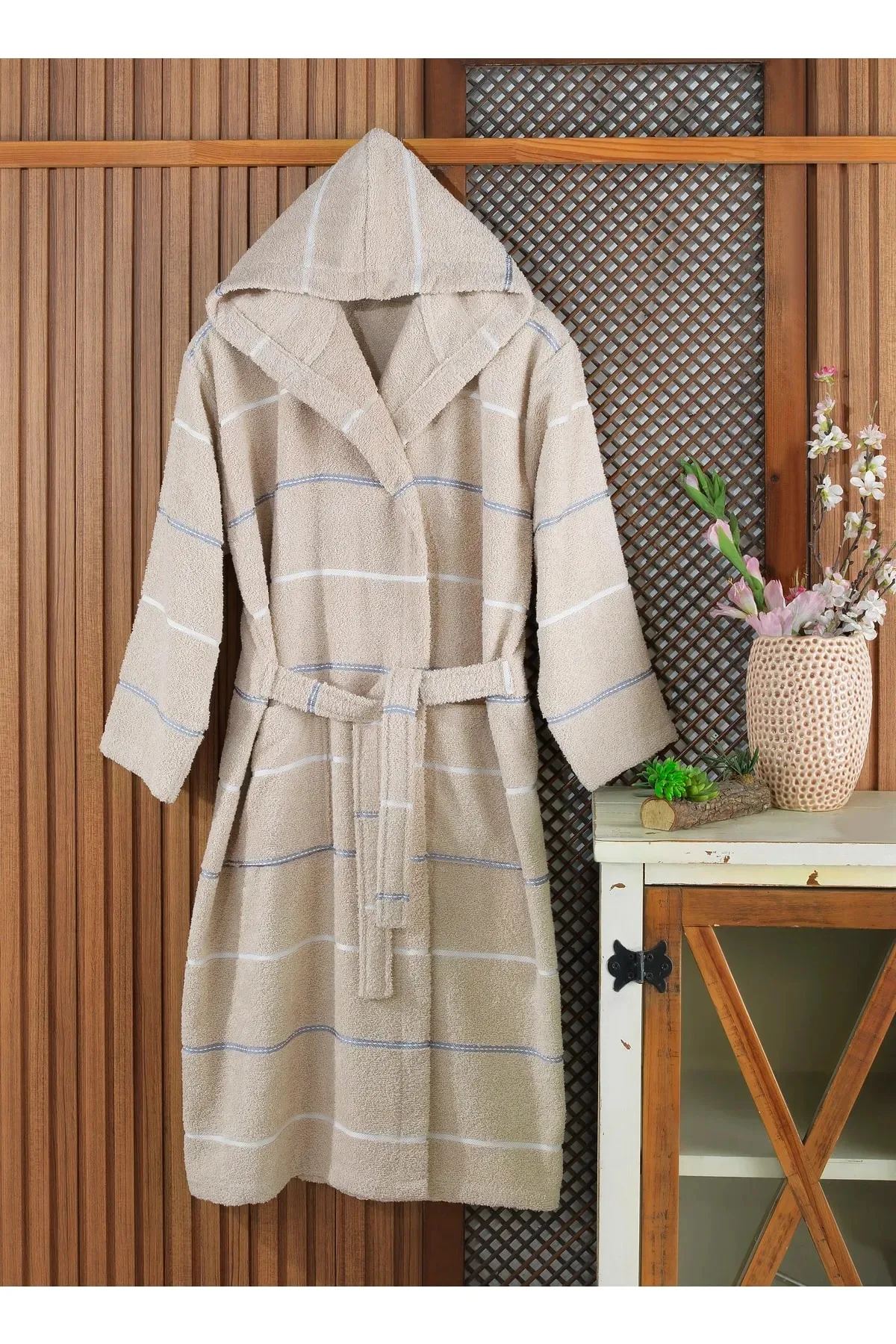 Hooded Bathrobe Set Enjoy Luxurious Comfort. Our Product is Produced From 100% Cotton Yarn.