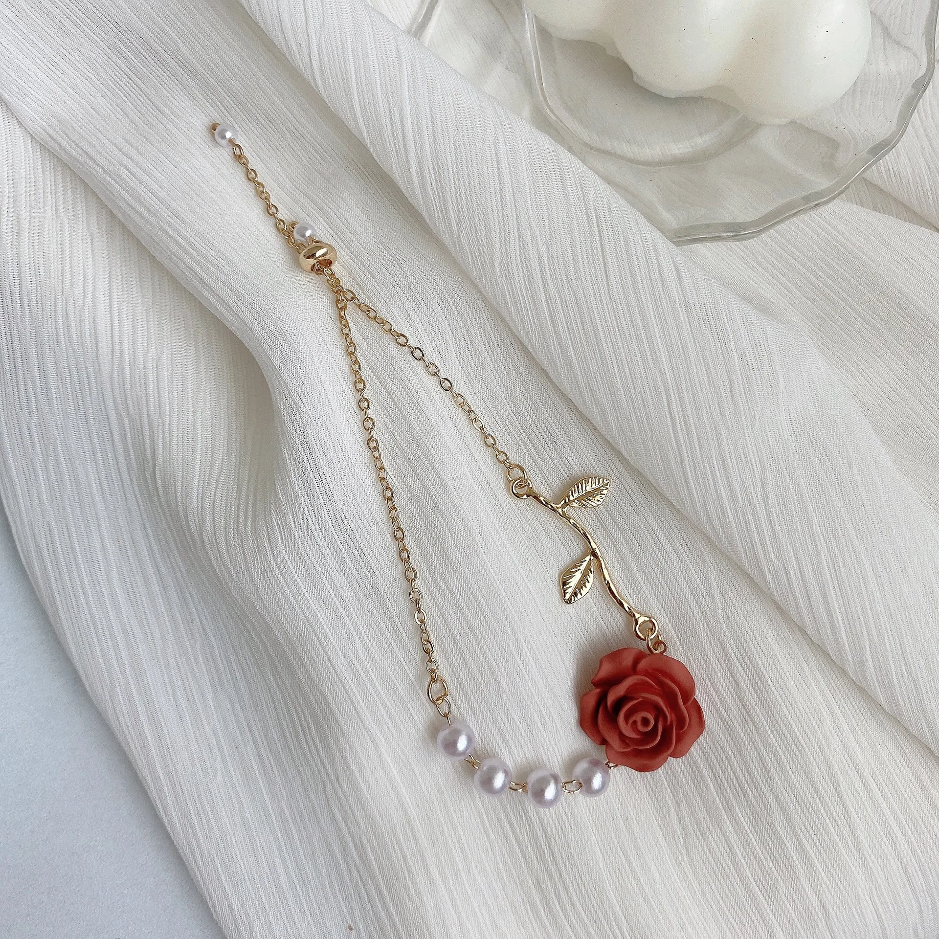 Fashion cute rose flower bracelet white pearl flower leaf retro lady temperament flower sweet and high quality birthday gift