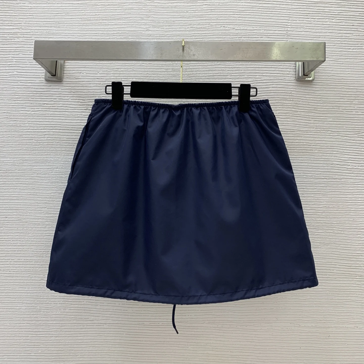 

Large pockets, front middle zipper, elastic waist, A-line short skirt, half body women skirt