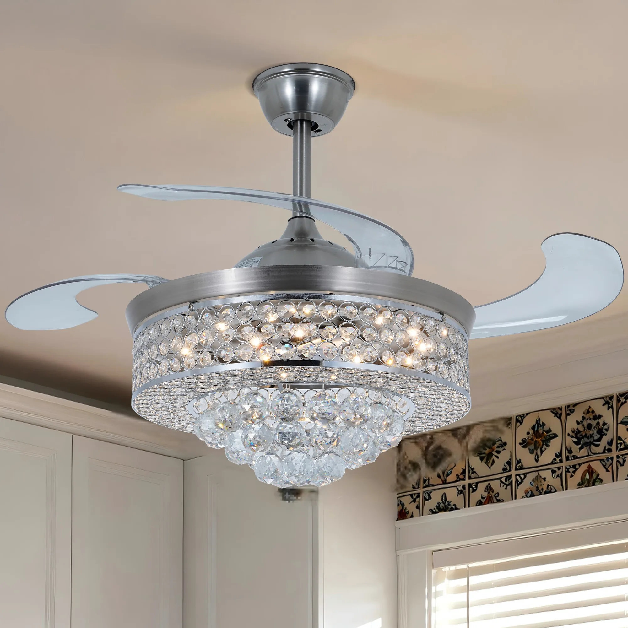 

42-inch crystal invisible ceiling fan with lighting function and remote control, suitable for living rooms and dining rooms.