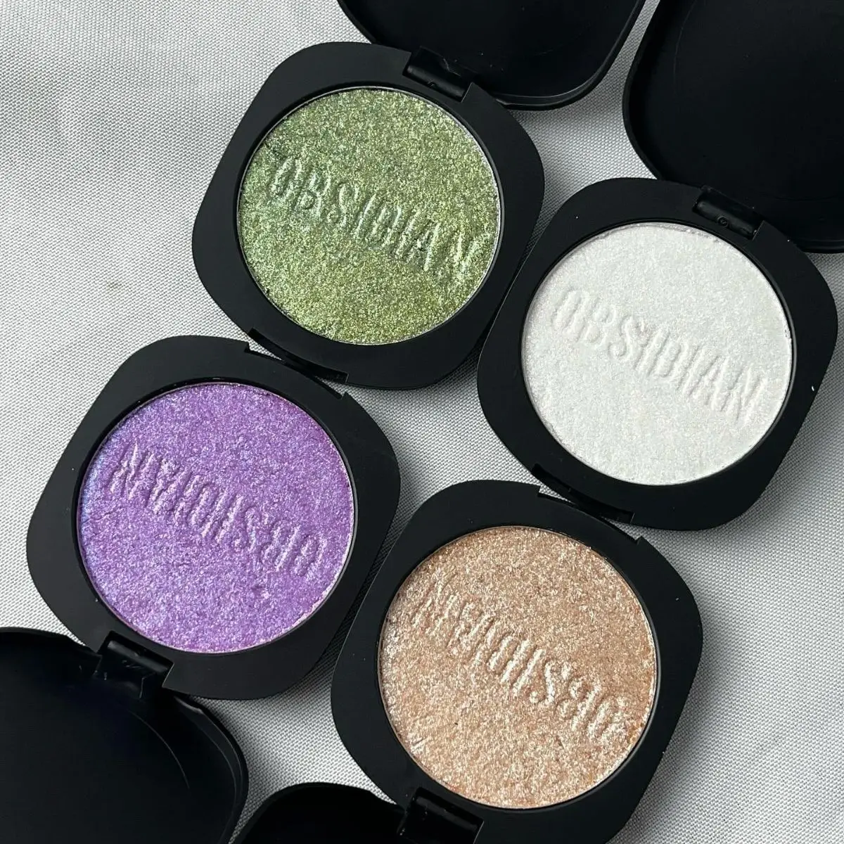 Illuminator and Shade Cream Mystic Glam Obsidian - Ruby Rose