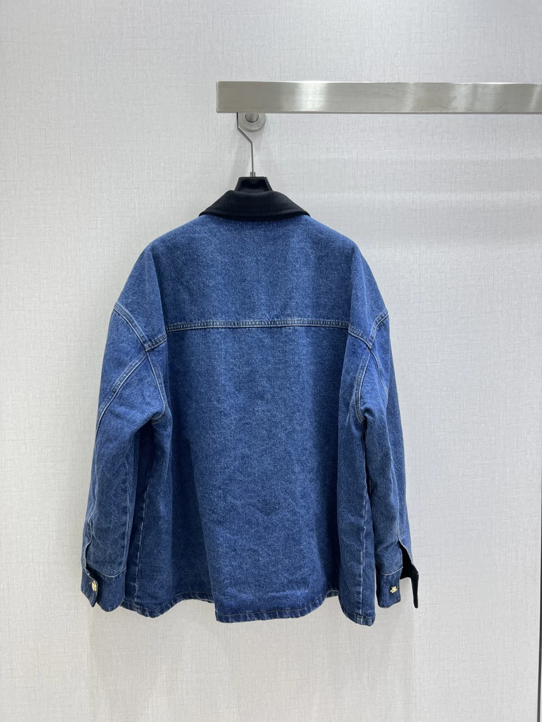 

2025 Winter New Style Denim Jacket with Velvet-Cord Collar 5D31