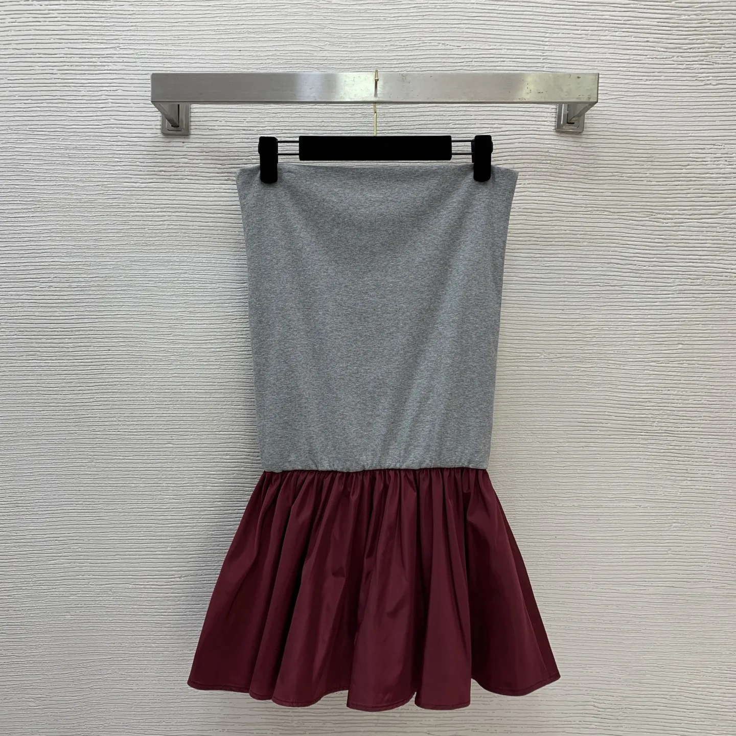 

Новое женское платье без бретелек с карманами на молнии, двухцветным дизайном, облегающим силуэтом, универсальным стилем и пышной юбкой.