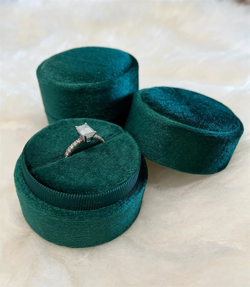 Green Emerald Personalized Round Velvet Ring Box Monogram for Engagement Ring and Wedding Ring Antique Style Storage Box