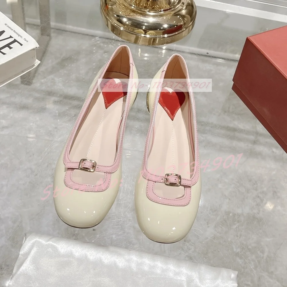 Sandalias de punta redonda huecas sin cordones con forma de corazón para mujer, zapatos de Ballet de tacón bajo informales, zapatos de oficina de cuero brillante con lentejuelas elegantes