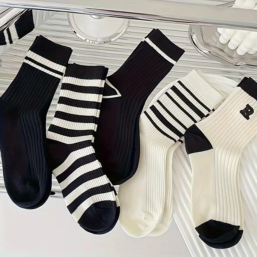 10 Pairs of Black and White Striped Socks, Fashionable and Cute, Suitable for Comfortable Sports and Fitness Wear
