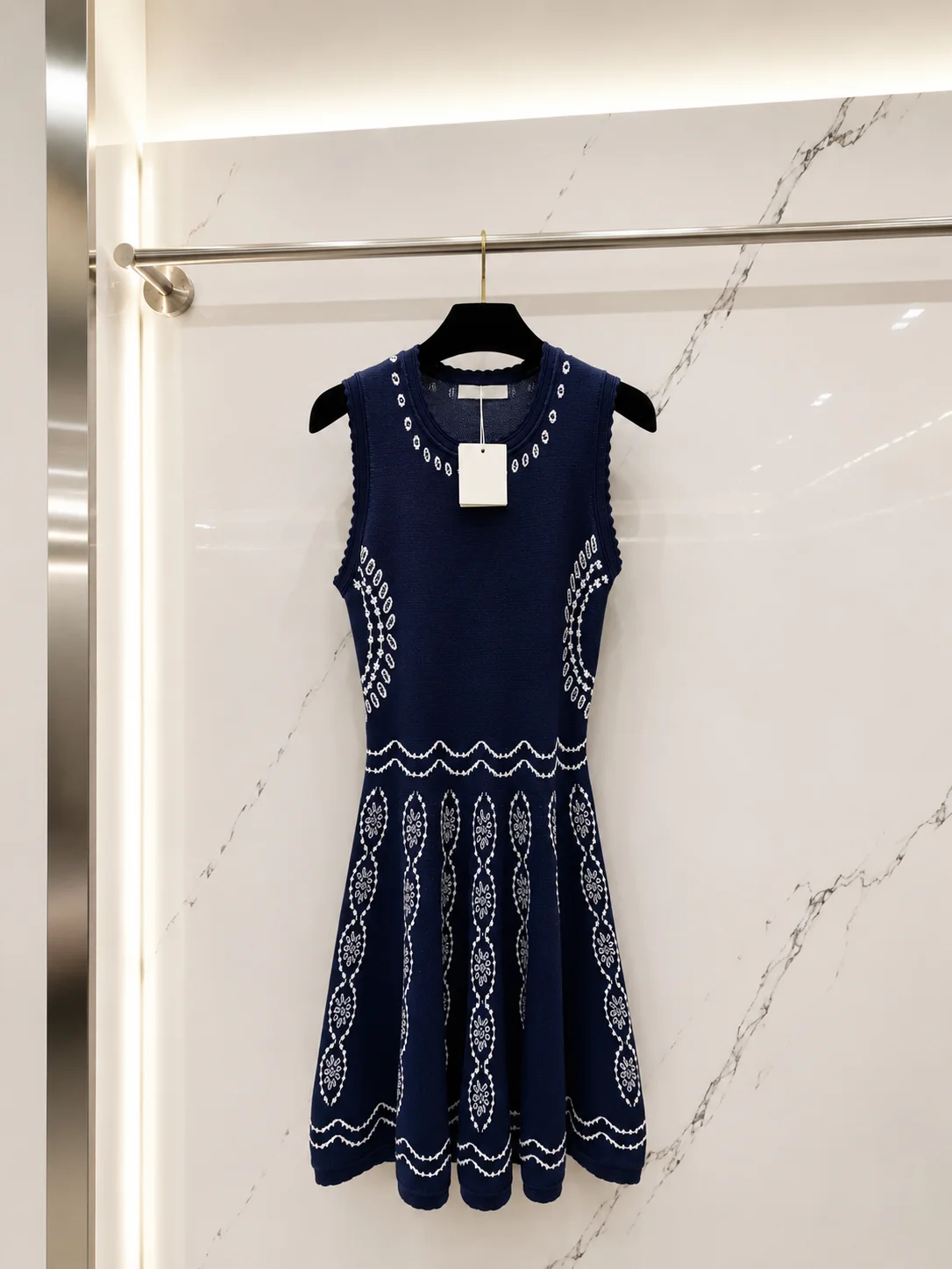 2026 Women Dress Sleeveless Scalloped Crew Neck Jacquard Floral Stitch Flared Mini Silhouette