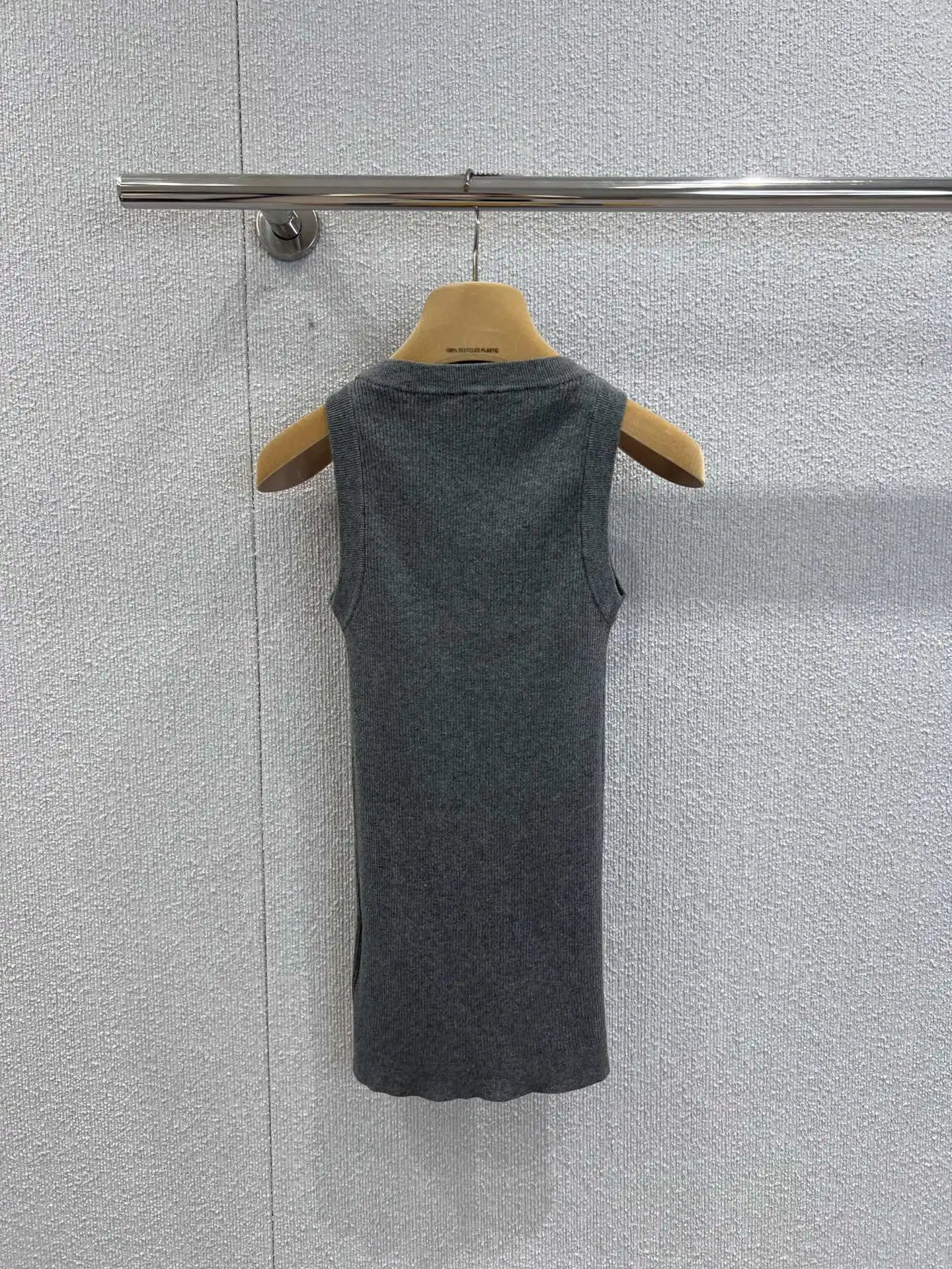 

2025 Autumn/Winter New Women's Embroidered Sleeveless Knitted Tank Top