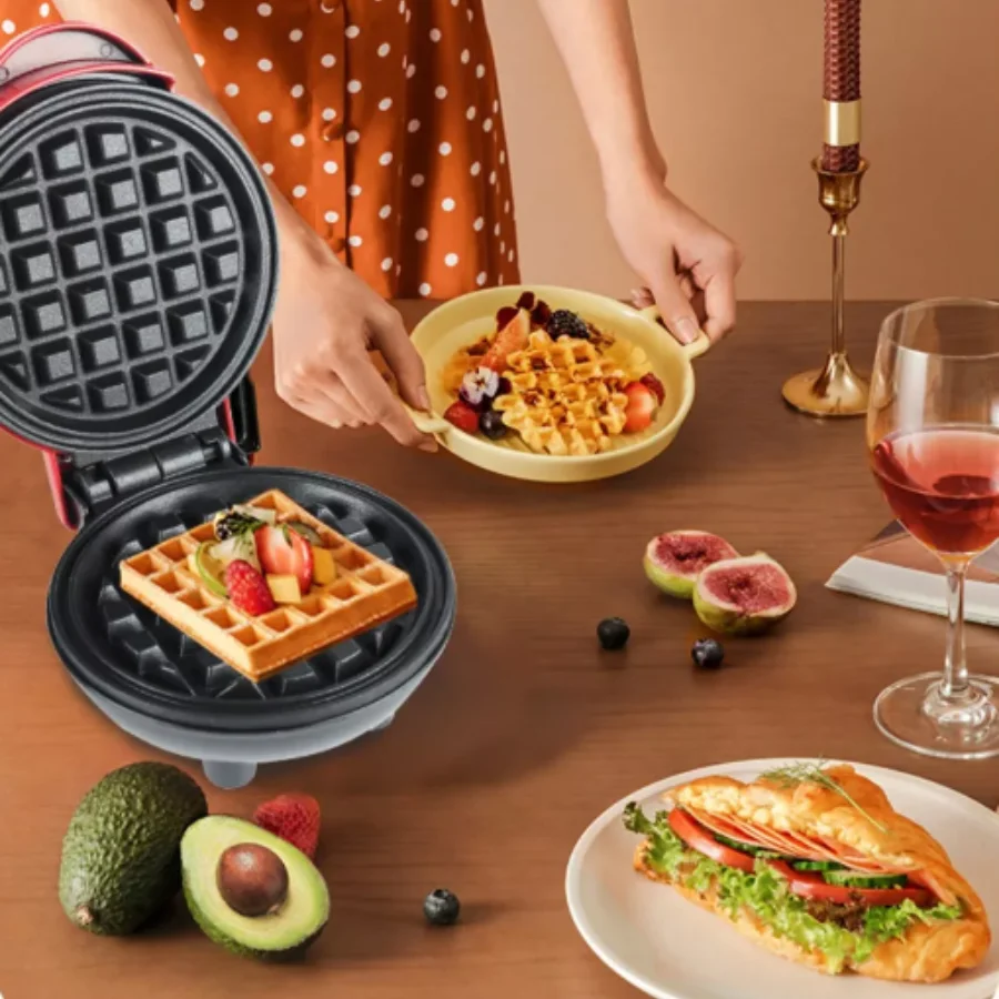 Mini Bivolt Non-Stick Electric Waffle Machine Get Kitchen Practicality and Delicious Recipes Discover Flavors