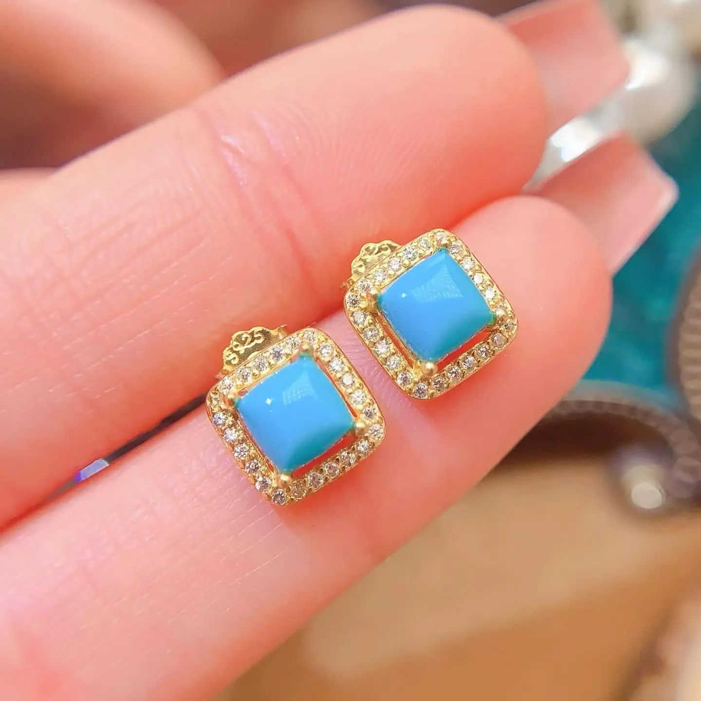 

KJJEAXCMY Boutique Jewelry 925 Sterling Silver Impurity-Free Turquoise Smooth Surface Women's Ear Studs as a Gift for Girlfriend