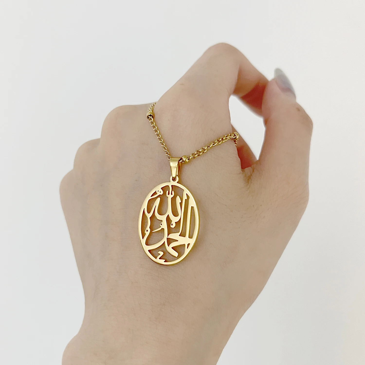 

Arabic Oval Calligraphy Openwork Necklace Top Quality Islam Muslim Jewelry Gift For Friends Eid Mubarak Necklace Women Jewelry