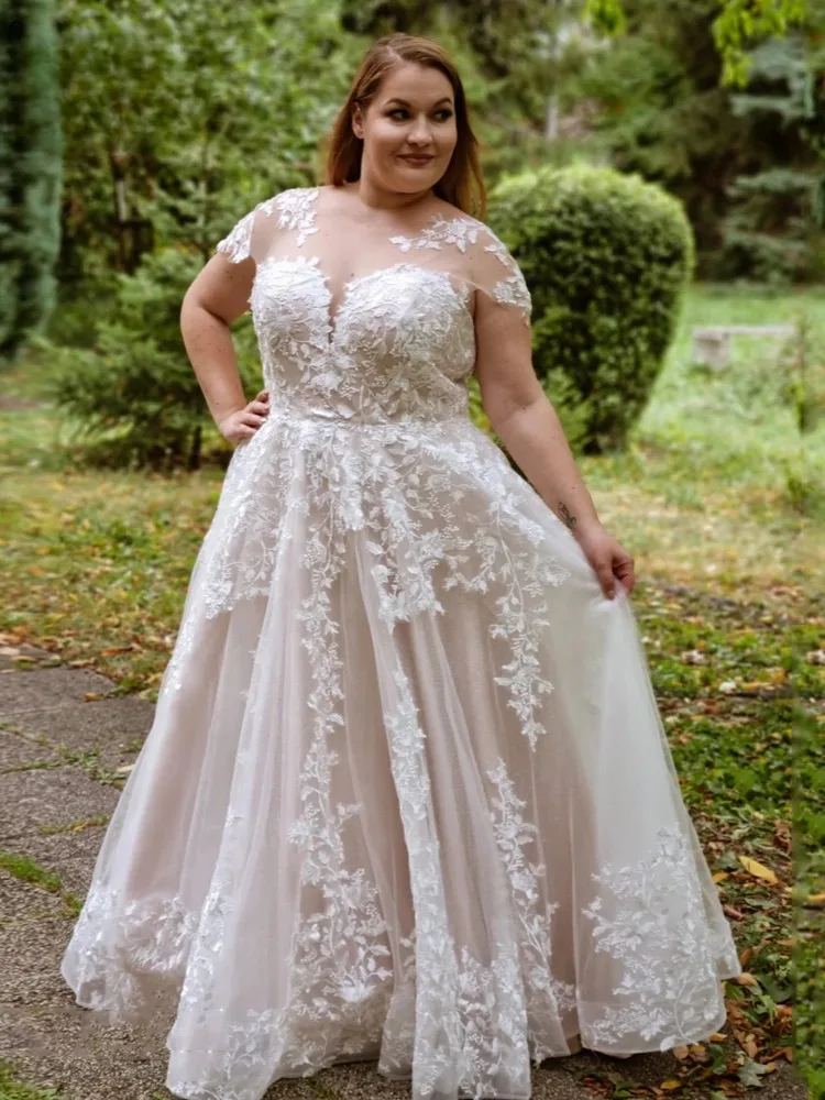 

Classic Plus Size Wedding Dresses O Neck Short Sleeves Appliques Floor Length A-Line Bridal GownsTulle Illusion Robe De Mariee