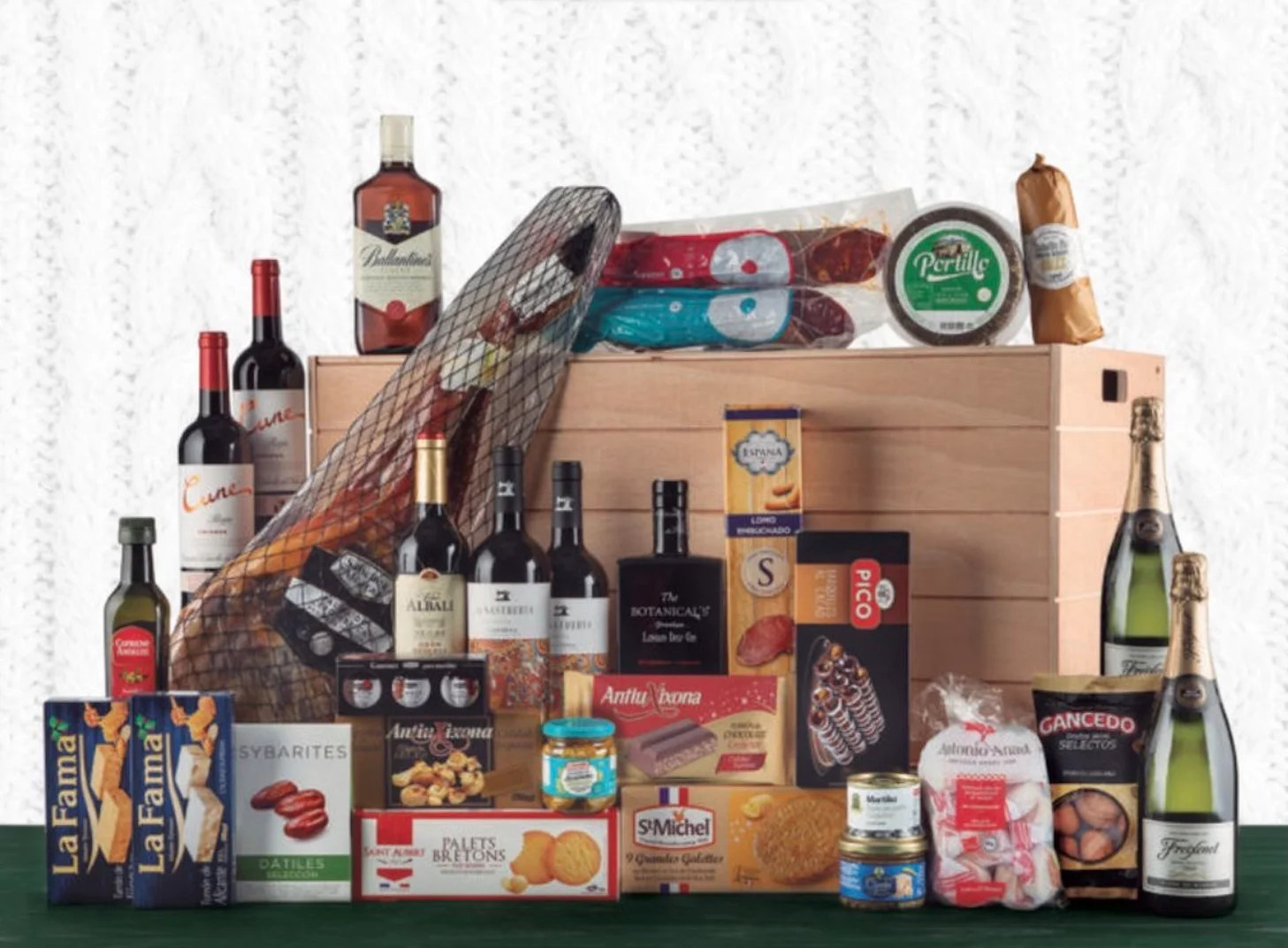 Lot-Christmas basket GOURMET wooden chest-shipping from Spain-Christmas lots-Iberian at Home GOURMET for gifts for both family and business, Express shipping from Spain, limited stock