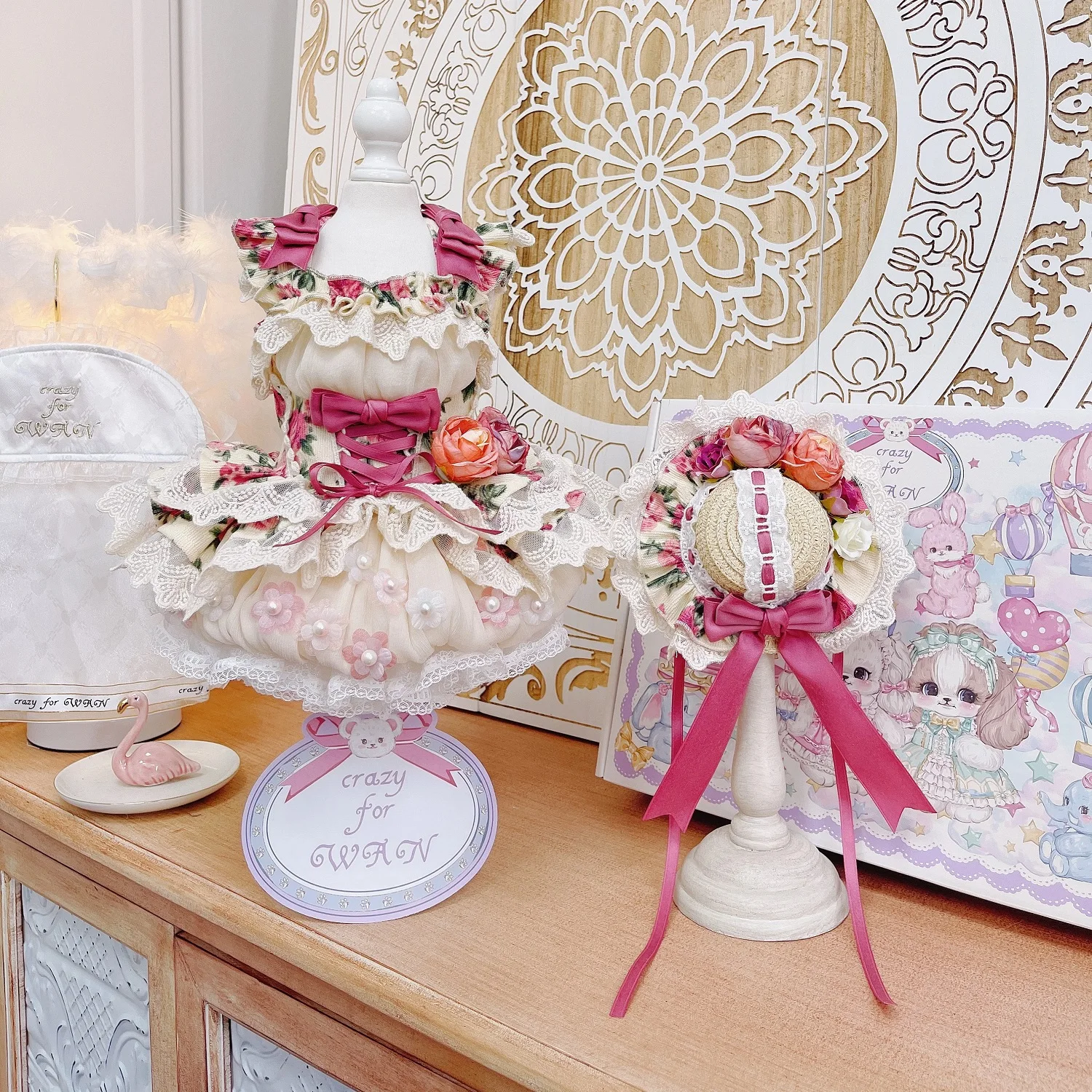 

Pet Dress Set Vintage Floral Lace Hat Elegant Dog Outfit with Ruffles & Pearls
