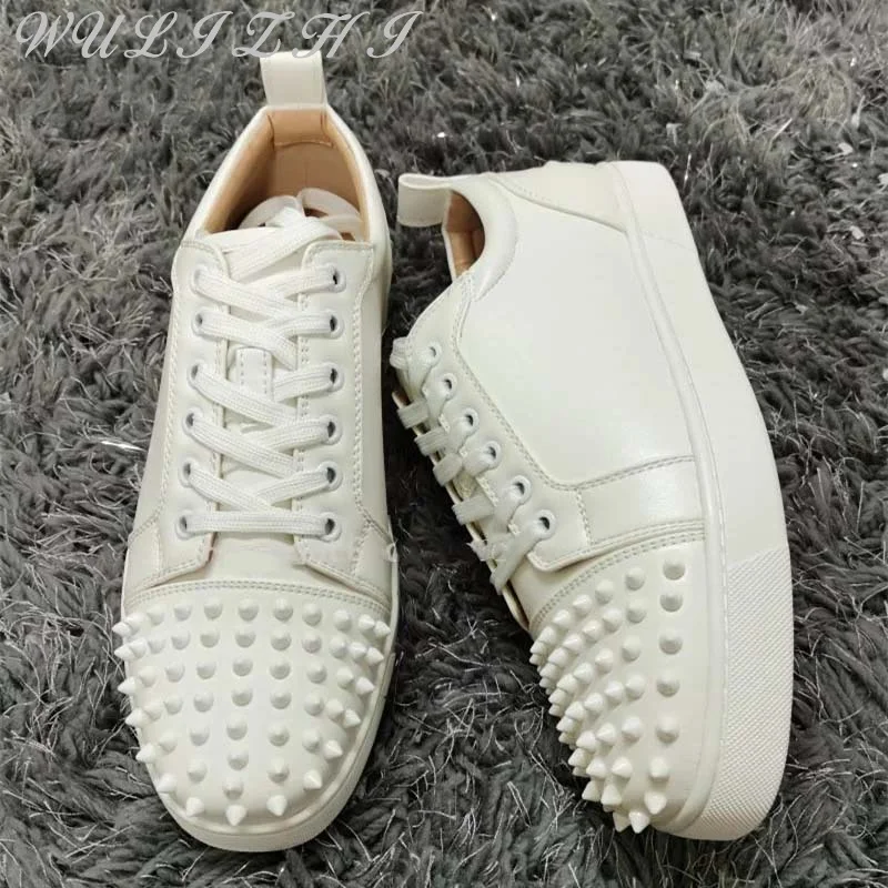 Casual Rivet Flat Soled Lace Up Low Top Sneakers White Light Comfortable Couple Shoes Autumn Non Slip Men\'s Running Shoes