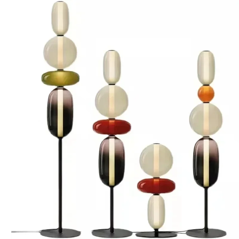 Italienische Designer-LED-Stehlampe aus farbigem Glas, Tischlampe, kreatives Stehlicht, Schlafzimmer, Arbeitszimmer, Wohnzimmer, Süßigkeiten-Stil, Dekor