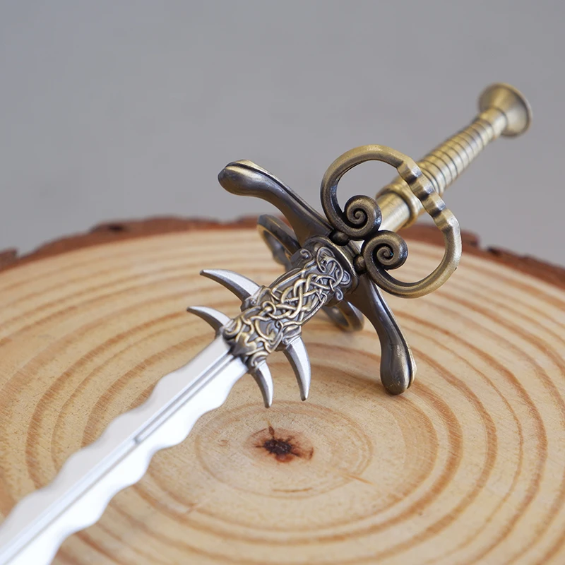 22 cm Diablo Grove tandzaag tweehandige decoratieve zwaard Game wapens model Metalen Speelgoed zwaarden Desktop Ornamenten Jongen Geschenken