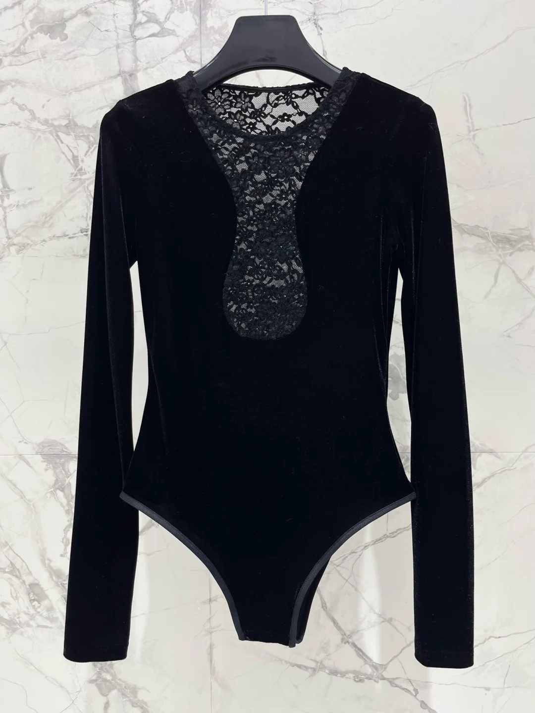 

Новый женский бархатный комбинезон Весна 2026, облегающий комбинезон с бархатными вставками и кружевными вырезами, высокое качество, элегантный и модный