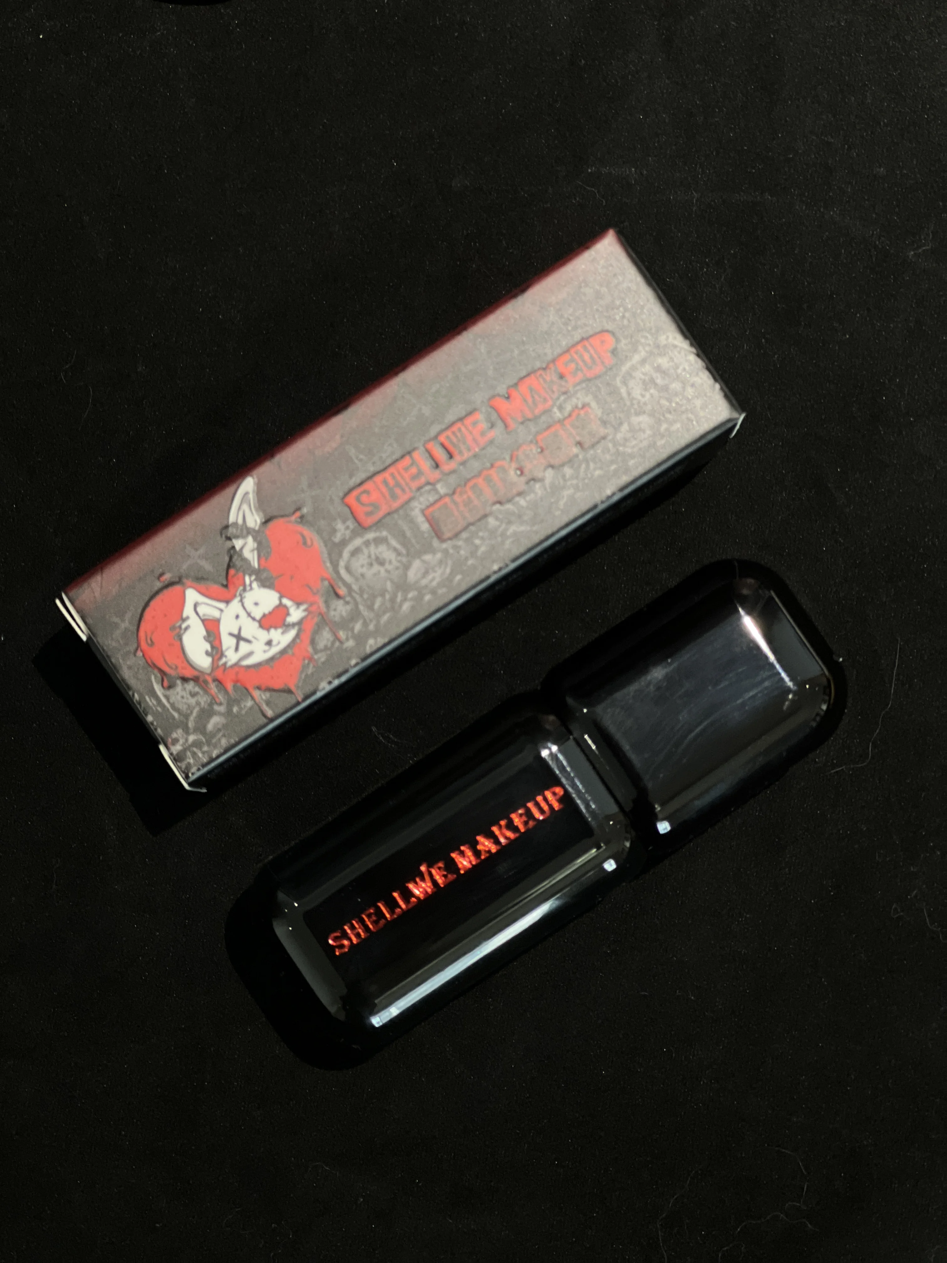 Shellwe Makeup x Freya86 Punk Bunny brillant à lèvres Moth Flame