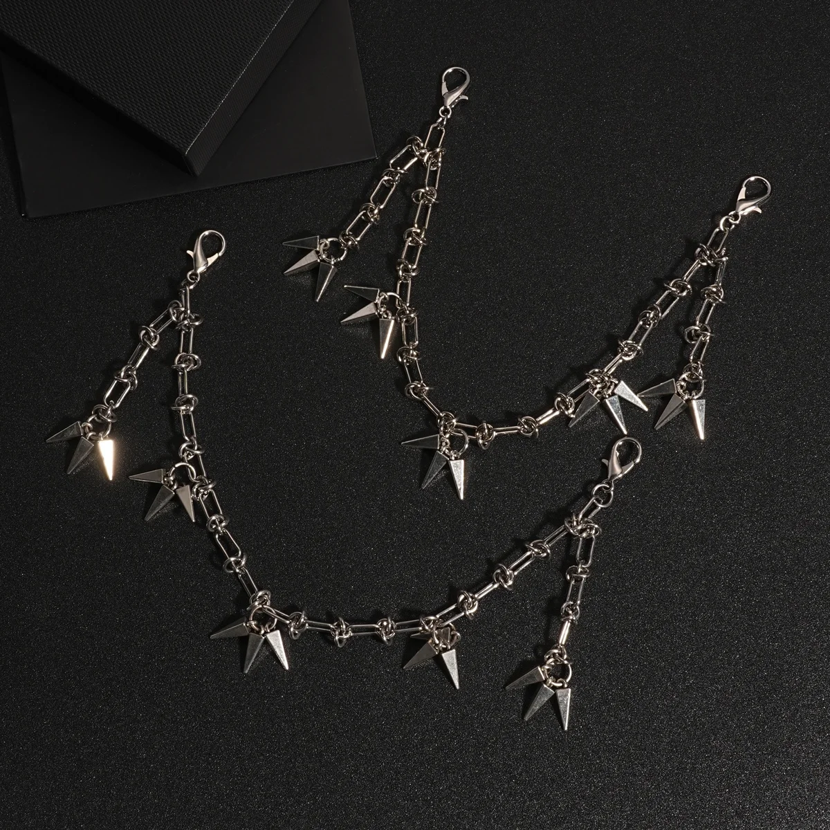2-piece edgy punk-style barbed wire triangle spike shoe accessories, perfect for everyday wear, Halloween parties, and gifting