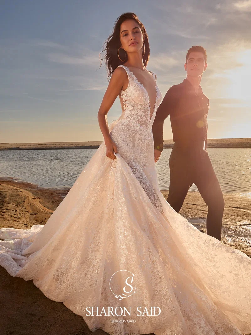 Sharon Said Luxe Diepe V-hals A-lijn Off White Kant Trouwjurken Elegante Backless Hof Trein Bruidsjurken SW357 Aangepaste