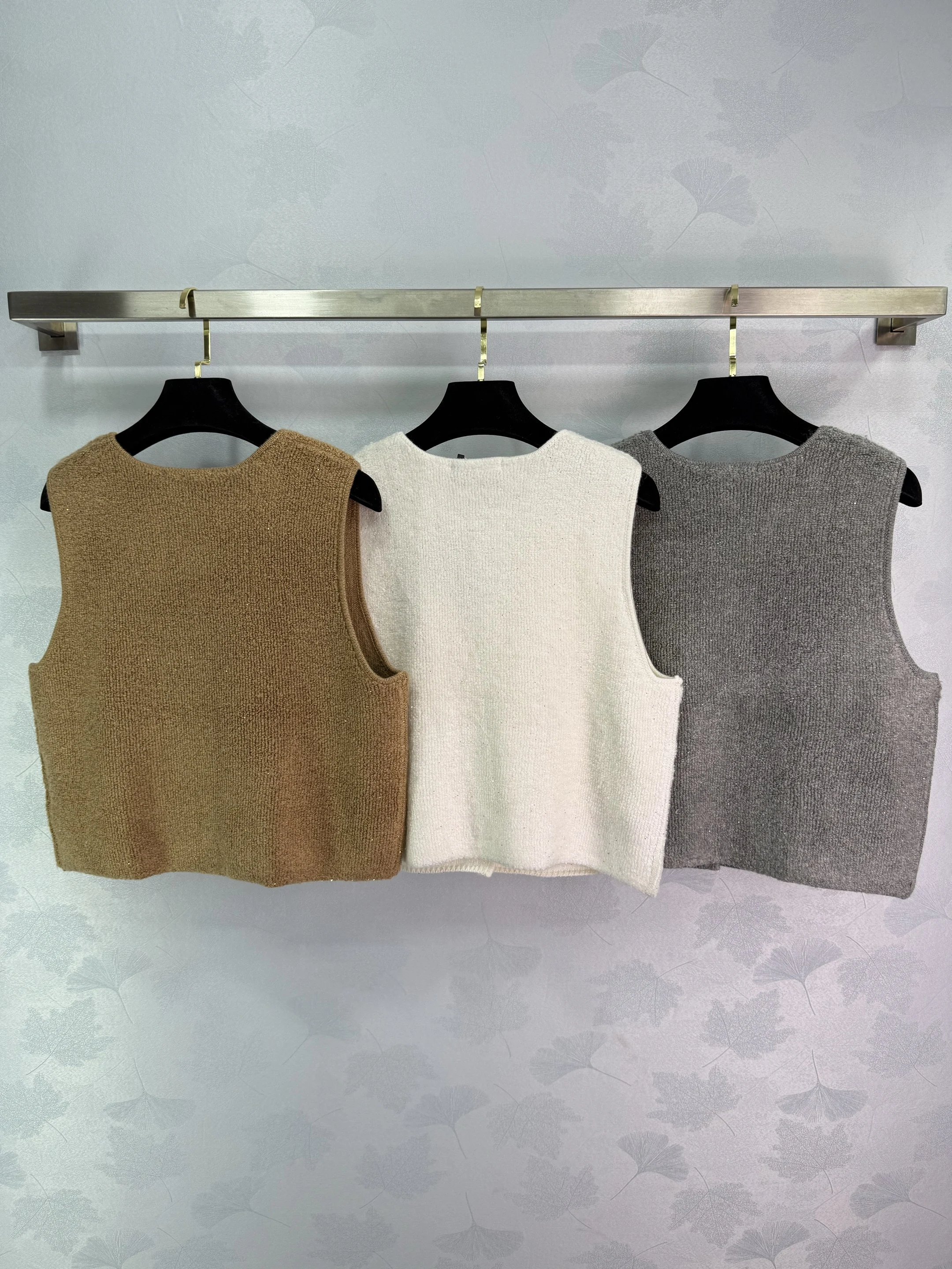 

2025 New sweater vest sleeveless wool cashmere solid o-neck buttons pockets Versatile Slimming Figure-hugging winter autumn