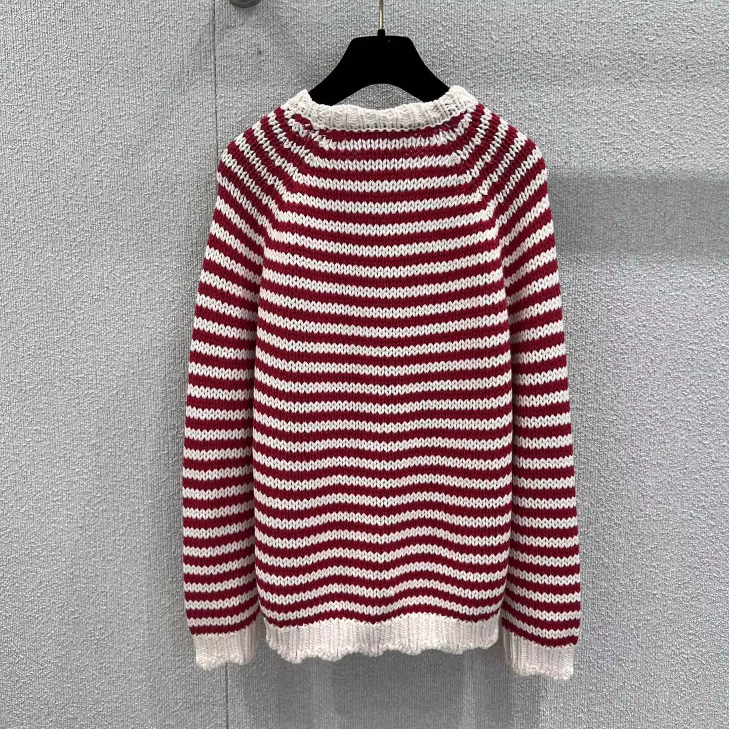 

2025 High-end Hand-knitted Red and White Contrast Stripes Wavy Edge Knitted Cashmere Sweater Wavy Hem Cashmere Blended Fabric