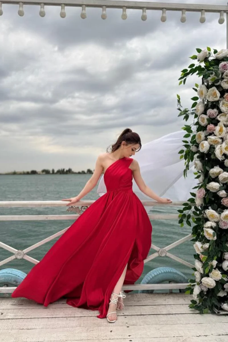 Jessica Sweet Red Abiti da sera Abiti da ballo sexy in raso con spacco laterale su una spalla Abiti da festa di nozze a forma di A personalizzati