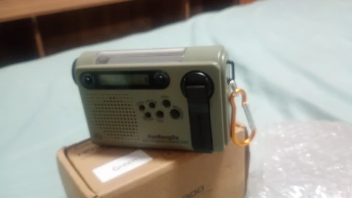 Weather Emergency Radio AM/FM/SW Portable Solar Hand Crank Radio 3 in 1 2000mAh Power Bank Phone Charger Flashlight for Camping photo review