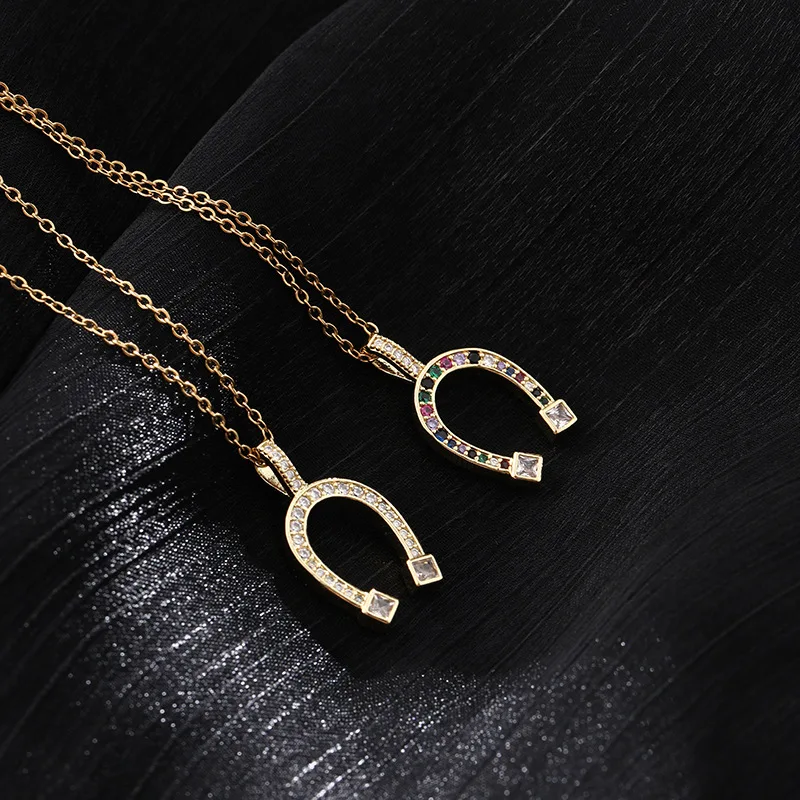 Fashion niche high-end design horseshoe color necklace ladies cute all-match pendant micro-set collarbone chain gift