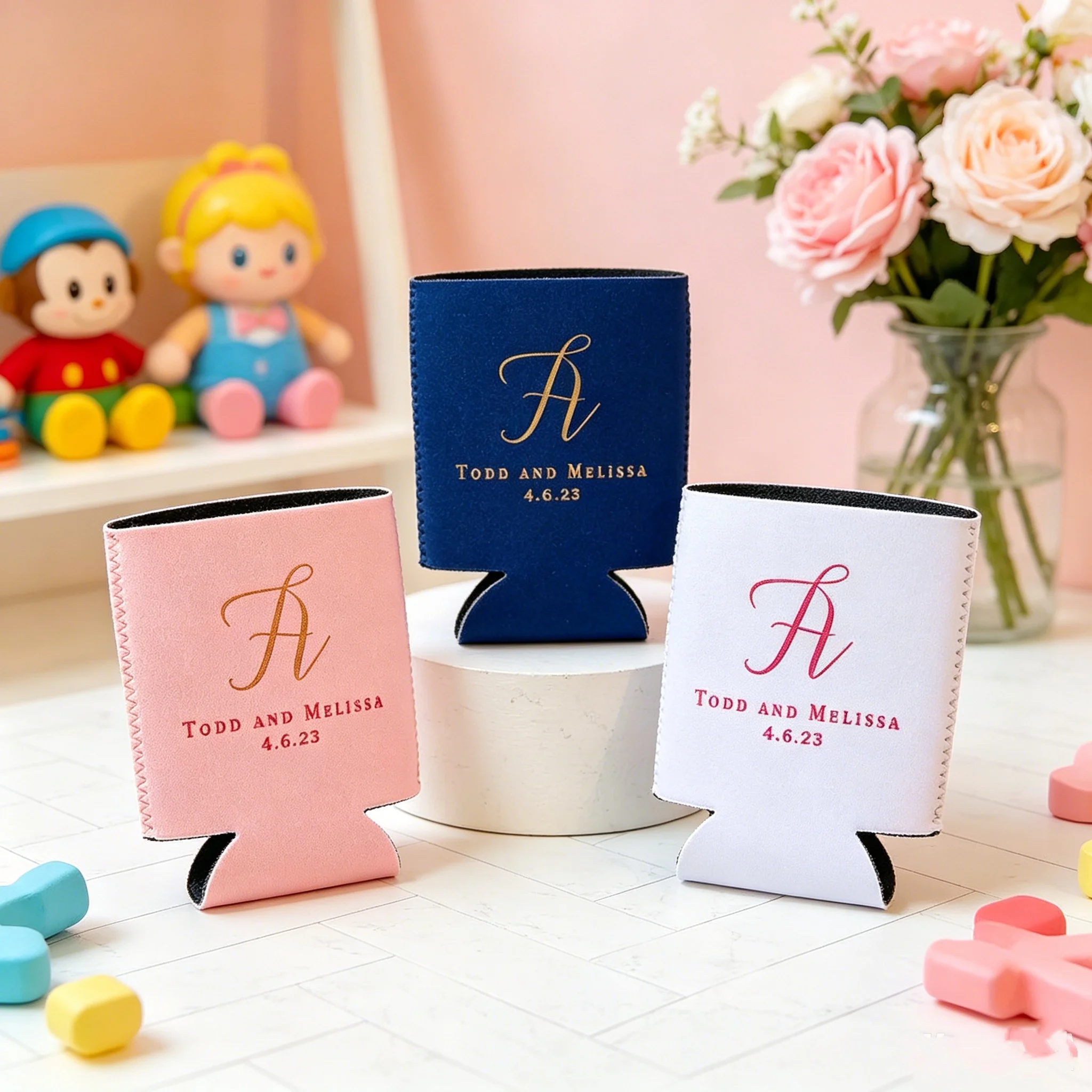 Porta Cervezas Personalizado para Novios con Impresión de Mr & Mrs, Aislado, Regalo de Aniversario de Bodas
